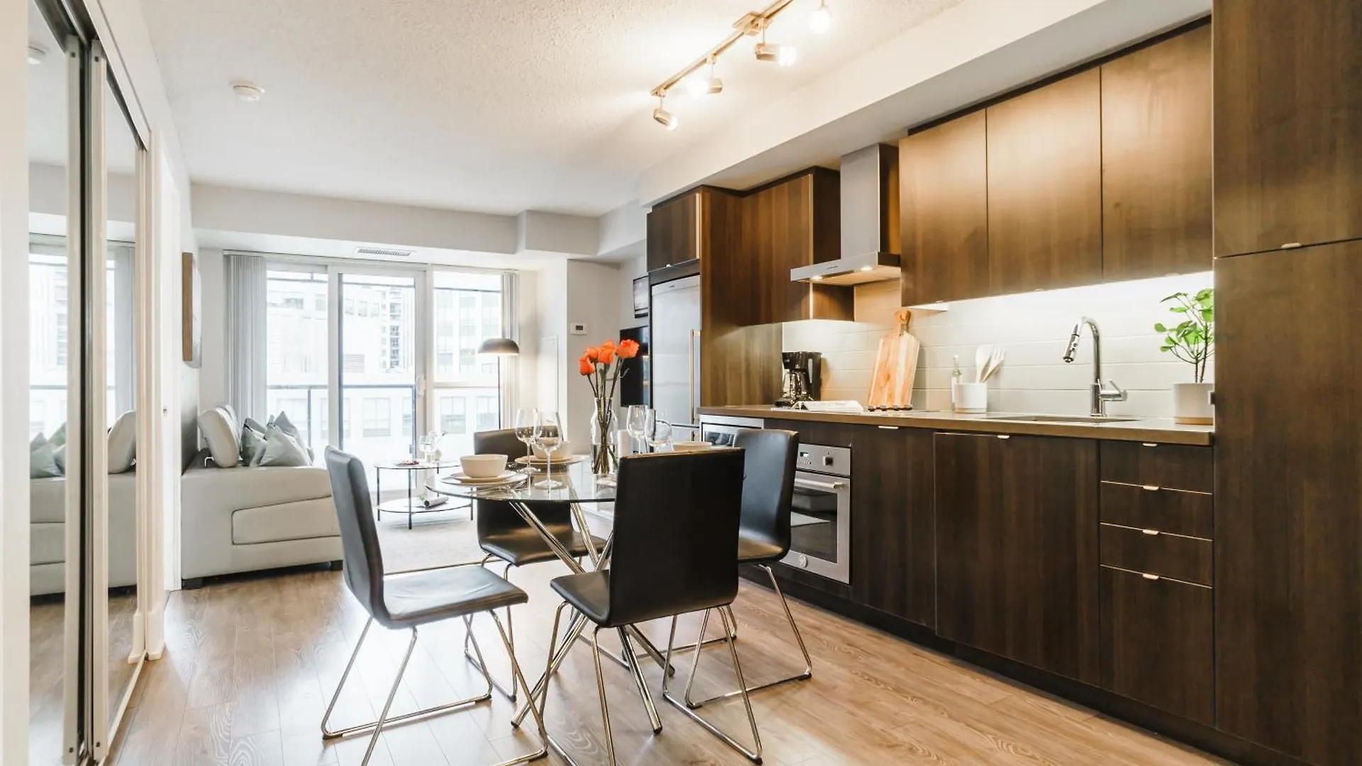 Jarvis Inn Toronto Apartment